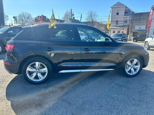 Brilliant Black 2018 Audi Q5 2.0T Premium