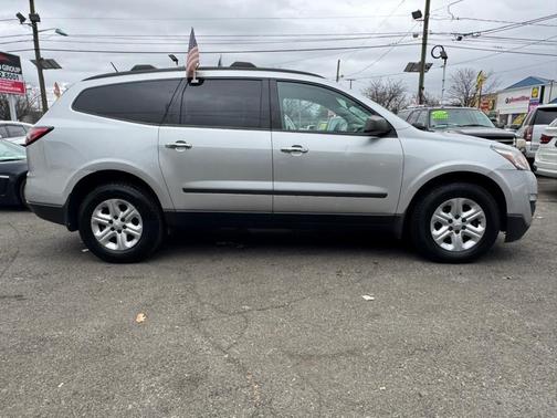 Silver Ice Metallic 2016 Chevrolet Traverse LS