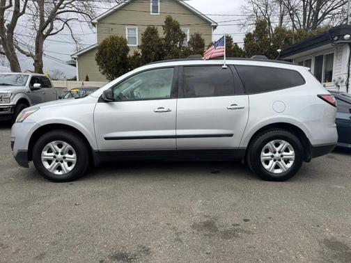 Silver Ice Metallic 2016 Chevrolet Traverse LS