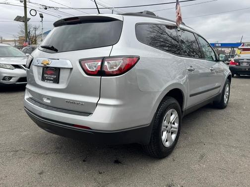 Silver Ice Metallic 2016 Chevrolet Traverse LS