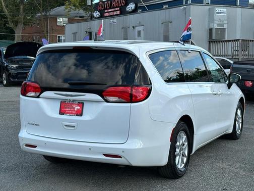 2021 Chrysler Voyager LX