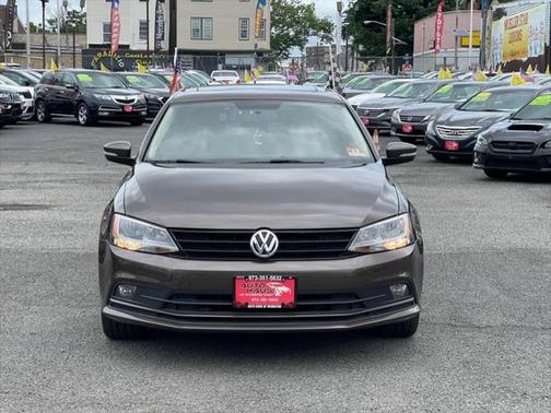2015 Volkswagen Jetta Auto SE w/Connectivity/Navigation
