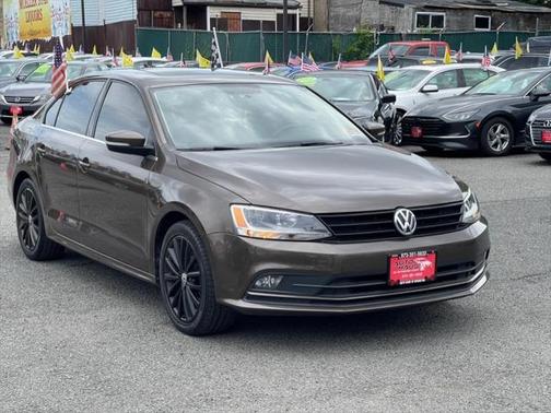 2015 Volkswagen Jetta Auto SE w/Connectivity/Navigation