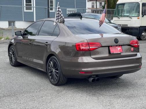 2015 Volkswagen Jetta Auto SE w/Connectivity/Navigation