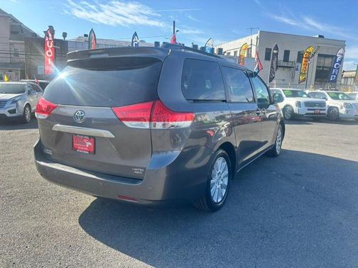 Predawn Gray Mica 2014 Toyota Sienna Limited