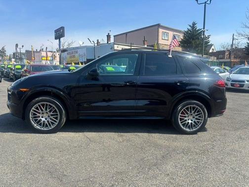 2013 Porsche Cayenne GTS