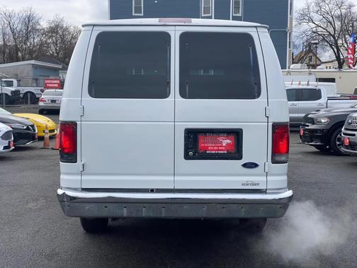 2002 Ford E350 Super Duty XL Wagon
