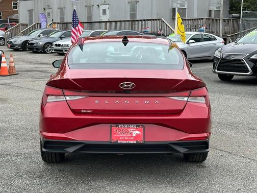 2023 Hyundai ELANTRA SEL
