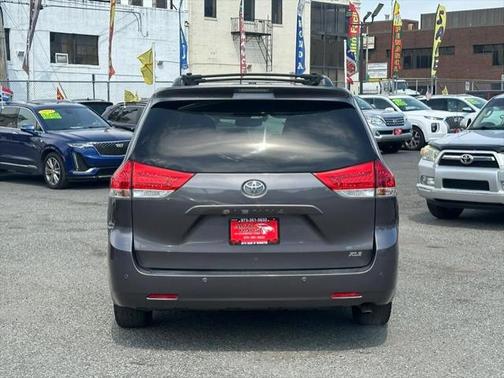 2014 Toyota Sienna XLE