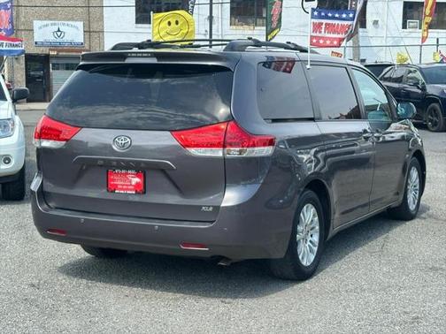 2014 Toyota Sienna XLE