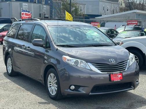 2014 Toyota Sienna XLE