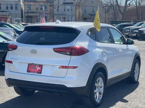 2021 Hyundai TUCSON SE