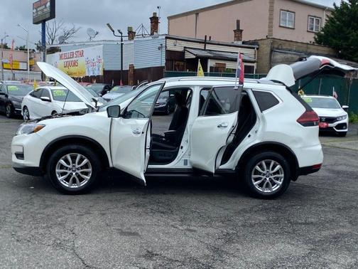 Glacier White 2018 Nissan Rogue SV