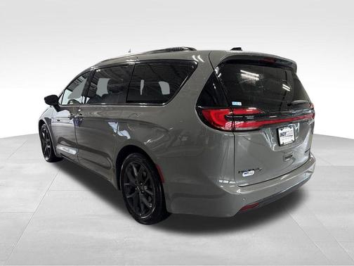 Ceramic Gray Clearcoat 2025 Chrysler Pacifica Limited