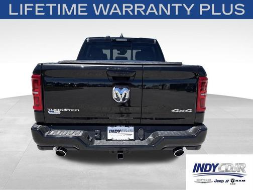 Diamond Black Crystal Pearlcoat 2026 RAM 1500 ST