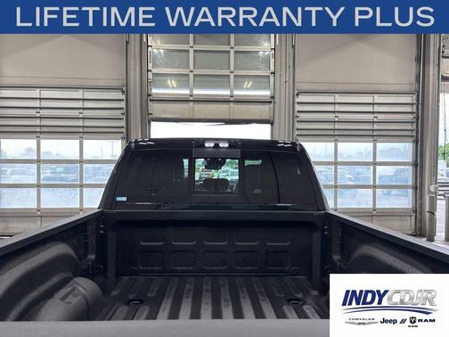 Diamond Black Crystal Pearlcoat 2026 RAM 2500 Laramie Crew Cab 4x4 6'4' Box