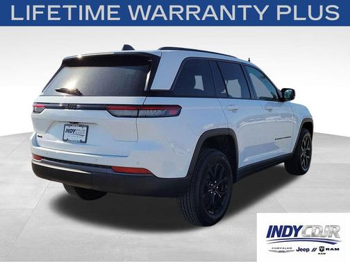 Bright White Clearcoat 2026 Jeep Grand Cherokee Altitude