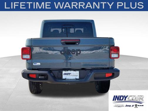 Anvil Clearcoat 2026 Jeep Gladiator Sahara 4x4