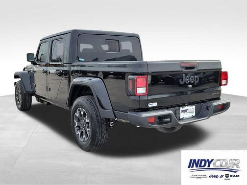 Black Clearcoat 2026 Jeep Gladiator Sahara 4x4