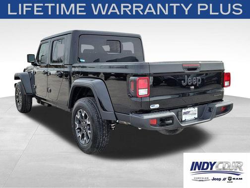 Black Clearcoat 2026 Jeep Gladiator Sahara 4x4