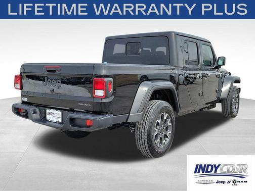 Black Clearcoat 2026 Jeep Gladiator Sahara 4x4