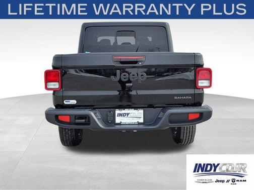 Black Clearcoat 2026 Jeep Gladiator Sahara 4x4