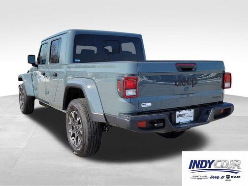 Anvil Clearcoat 2026 Jeep Gladiator Sahara 4x4