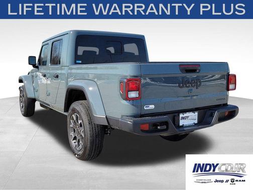 Anvil Clearcoat 2026 Jeep Gladiator Sahara 4x4
