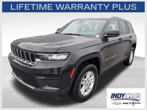 Diamond Black Crystal Pearlcoat 2025 Jeep Grand Cherokee Laredo