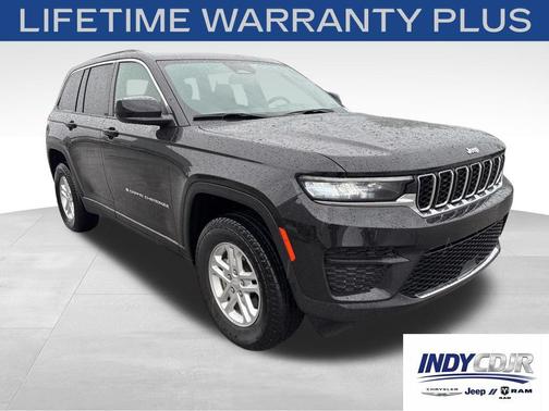 Diamond Black Crystal Pearlcoat 2025 Jeep Grand Cherokee Laredo