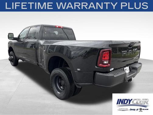 Diamond Black Crystal Pearlcoat 2026 RAM 3500 Tradesman Crew Cab 4x4 8' Box