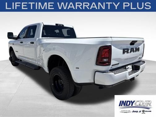 Bright White Clearcoat 2026 RAM 3500 Big Horn Crew Cab 4x4 8' Box