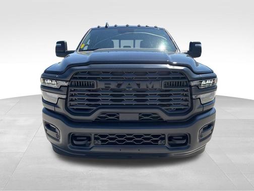 Diamond Black Crystal Pearlcoat 2026 RAM 2500 Tradesman Crew Cab 4x4 6'4' Box