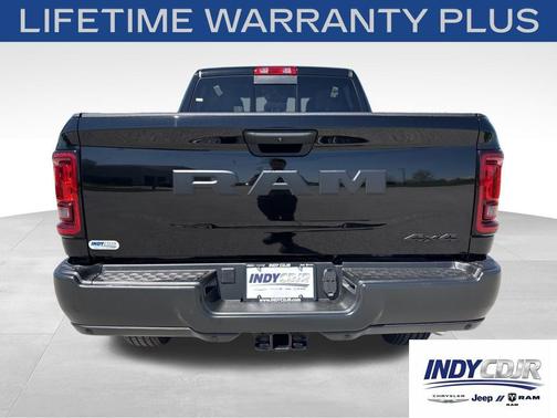 Diamond Black Crystal Pearlcoat 2026 RAM 2500 Tradesman Crew Cab 4x4 6'4' Box