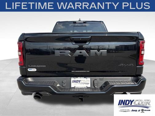 Diamond Black Crystal Pearlcoat 2026 RAM 1500 Laramie