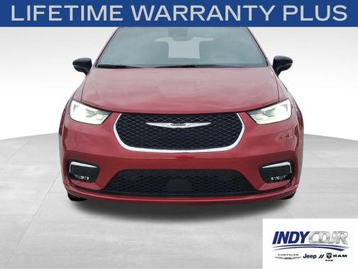 Red Hot Pearlcoat 2026 Chrysler Pacifica L