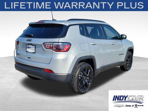 Silver Zynith Metallic Clearcoat 2026 Jeep Compass Latitude