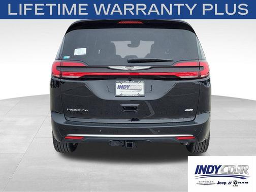 Diamond Black Crystal Pearlcoat 2026 Chrysler Pacifica L
