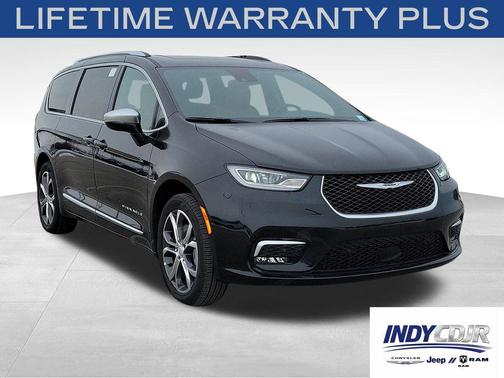 Diamond Black Crystal Pearlcoat 2026 Chrysler Pacifica L
