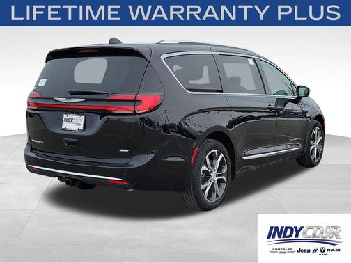 Diamond Black Crystal Pearlcoat 2026 Chrysler Pacifica L