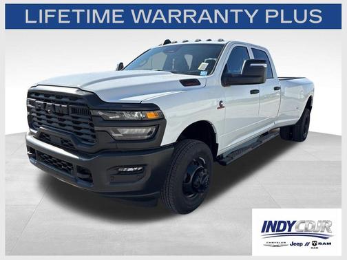 Bright White Clearcoat 2026 RAM 3500 Tradesman Crew Cab 4x4 8' Box