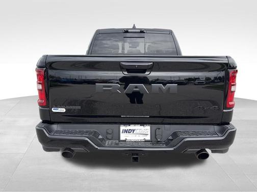 Diamond Black Crystal Pearlcoat 2026 RAM 1500 Laramie