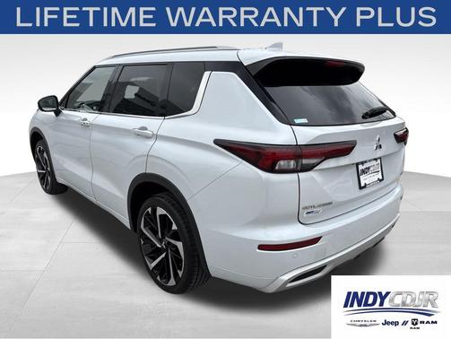 White Diamond 2022 Mitsubishi Outlander SEL