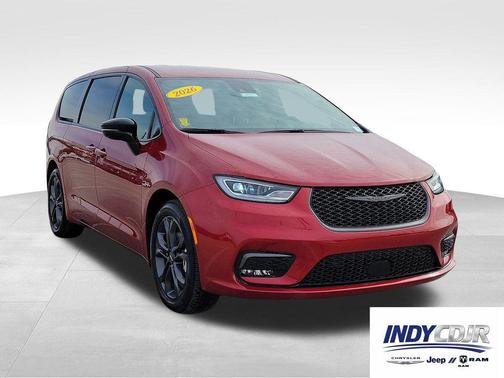 Red Hot Pearlcoat 2026 Chrysler Pacifica L