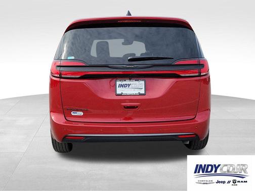 Red Hot Pearlcoat 2026 Chrysler Pacifica L