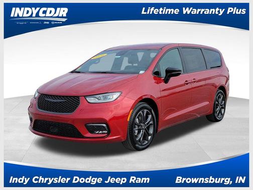 Red Hot Pearlcoat 2026 Chrysler Pacifica L