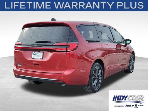 Red Hot Pearlcoat 2026 Chrysler Pacifica L