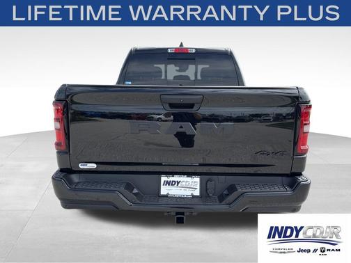 Diamond Black Crystal Pearlcoat 2026 RAM 1500 Express