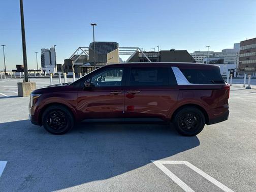 2025 Kia Carnival LXS