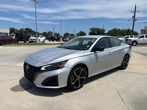 2023 Nissan Altima 2.5 SR